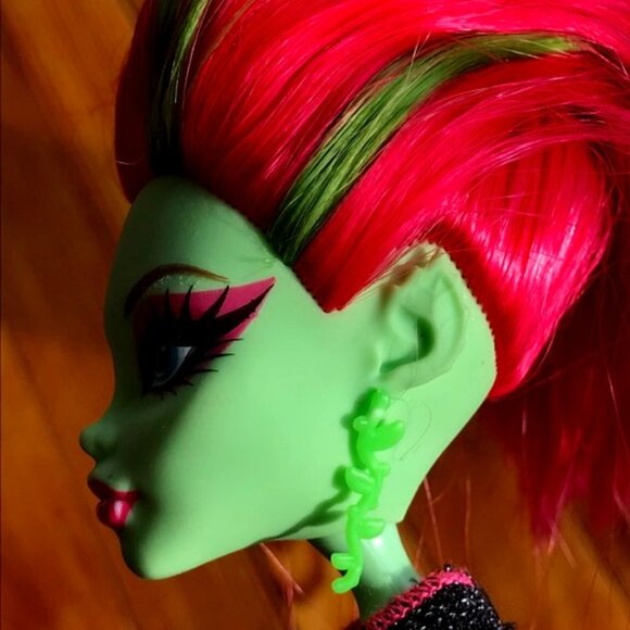 Monster High Doll Venus McFlytrap - Picture 6 of 15